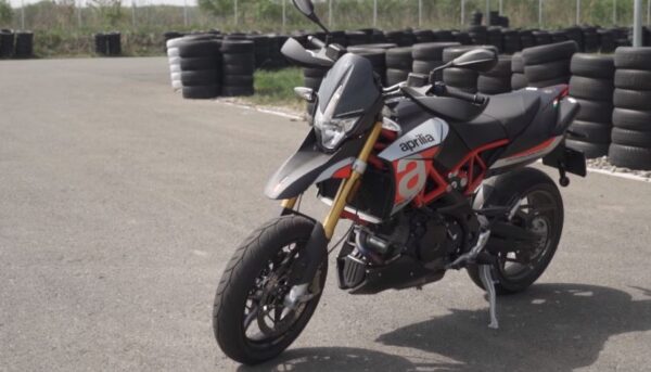 Aprilia dorsoduro sales 750 off road